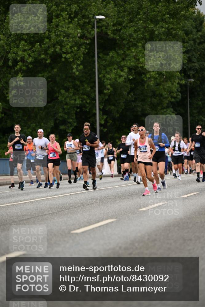 29.06.2025 - hella hamburg halbmarathon Dr. Thomas Lammeyer http://msf.ph/oto/8430092 29.06.2025 10:51:49 Kennedybrücke 1073, 1555, 1593, 1618, 2211, 2320, 2491, 2500, 2981, 4342, 5700, 5895, 7240, 8105, 8158, 9092, 9743, 9758, 10511, 11276, 11378 meine-sportfotos.de