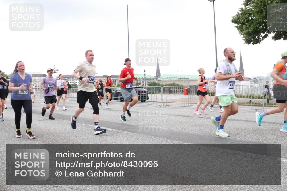 29.06.2025 - hella hamburg halbmarathon Lena Gebhardt http://msf.ph/oto/8430096 29.06.2025 10:54:09 Lombardsbrücke 83, 3079, 5804, 3249, 9138, 1261, 1017, 1263, 1687, 1744, 1753, 1762, 1779, 1789, 1822, 1949, 2079, 2372, 2600, 2761, 2854, 3055, 3079, 3187, 3188, 3249, 3364, 3465, 3467, 3557, 3857, 4323, 4685, 4720, 4801, 4838, 5157, 5309, 5430, 5514, 5804, 5817, 5856, 5898, 5933, 5964, 6039, 6192, 6273, 6468, 6583, 6987, 6988, 7039, 7498, 7614, 7670, 7874, 7946, 8801, 8803, 8867, 8924, 9130, 9138, 9203, 9503, 9572, 9771, 10207, 11354, 11390, 11785 meine-sportfotos.de