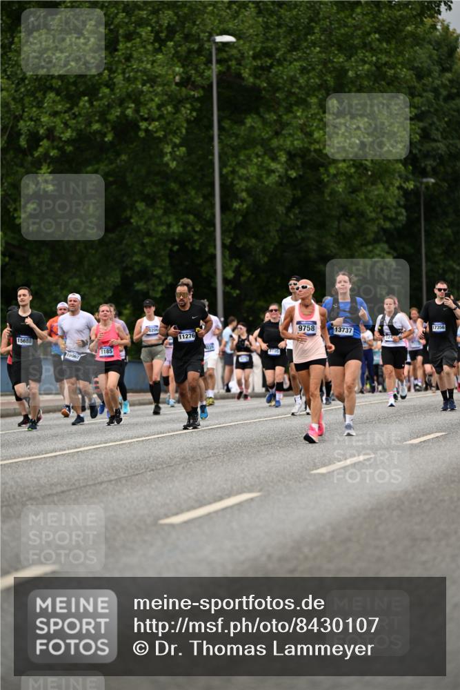 29.06.2025 - hella hamburg halbmarathon Dr. Thomas Lammeyer http://msf.ph/oto/8430107 29.06.2025 10:51:49 Kennedybrücke 1073, 1555, 1593, 1618, 2211, 2320, 2491, 2500, 2981, 4342, 5700, 5895, 7240, 8105, 8158, 9092, 9743, 9758, 10511, 11276, 11378 meine-sportfotos.de
