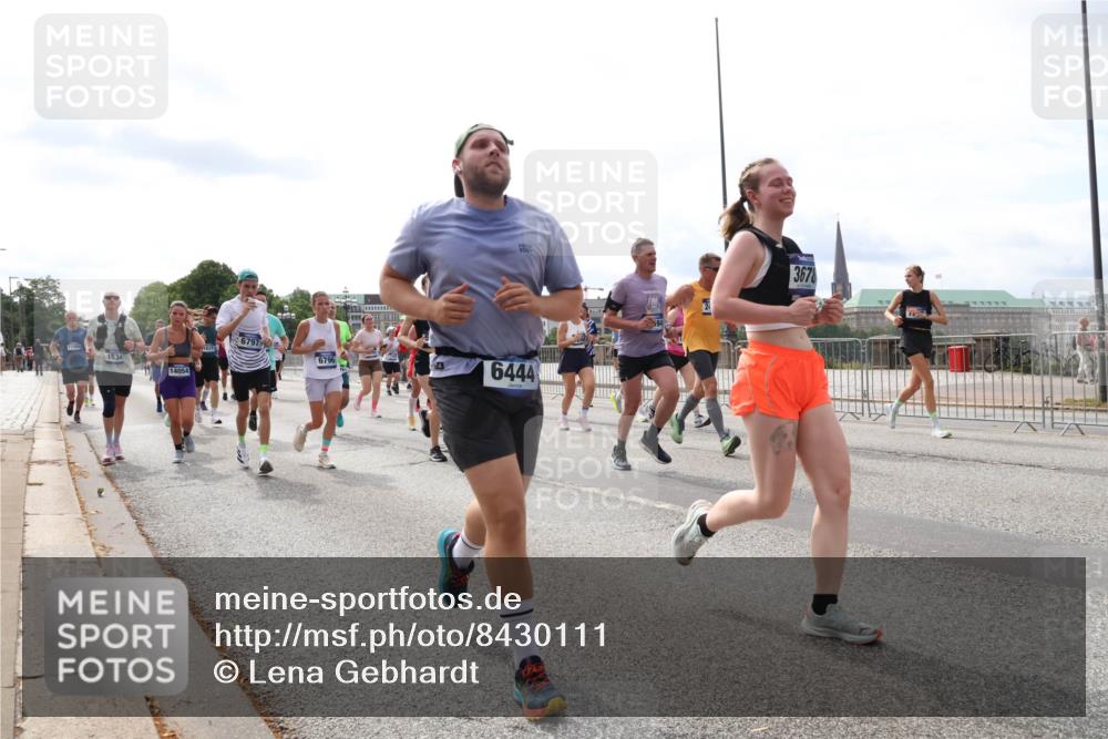 29.06.2025 - hella hamburg halbmarathon Lena Gebhardt http://msf.ph/oto/8430111 29.06.2025 10:19:49 Lombardsbrücke 6797, 6796, 14054, 6444, 94, 3678, 1110, 1115, 1145, 1154, 1332, 1534, 1708, 2017, 2064, 2357, 2405, 2441, 2795, 2812, 2895, 2918, 2993, 2995, 3278, 3446, 3678, 4108, 4110, 4170, 4539, 4562, 4570, 4722, 4979, 5035, 5123, 5251, 5397, 5449, 5849, 5878, 6444, 6796, 6797, 6872, 6874, 6939, 7137, 7143, 7248, 7249, 7519, 7808, 7836, 7917, 8146, 8387, 8427, 8537, 8575, 8738, 9856, 10349, 10540, 10550, 10594, 10622, 10701, 11028, 11036 meine-sportfotos.de