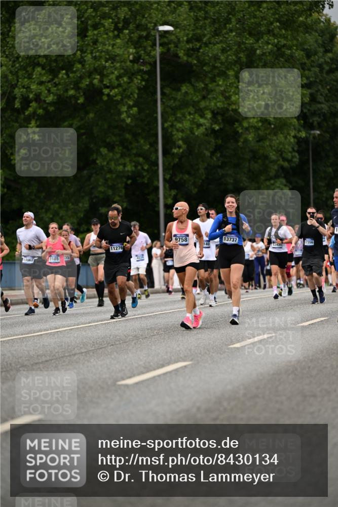 29.06.2025 - hella hamburg halbmarathon Dr. Thomas Lammeyer http://msf.ph/oto/8430134 29.06.2025 10:51:50 Kennedybrücke 1073, 1555, 1593, 1618, 2211, 2320, 2491, 2500, 2981, 4342, 5700, 5895, 7240, 8105, 8158, 9092, 9743, 9758, 10511, 10903, 11276, 11378 meine-sportfotos.de