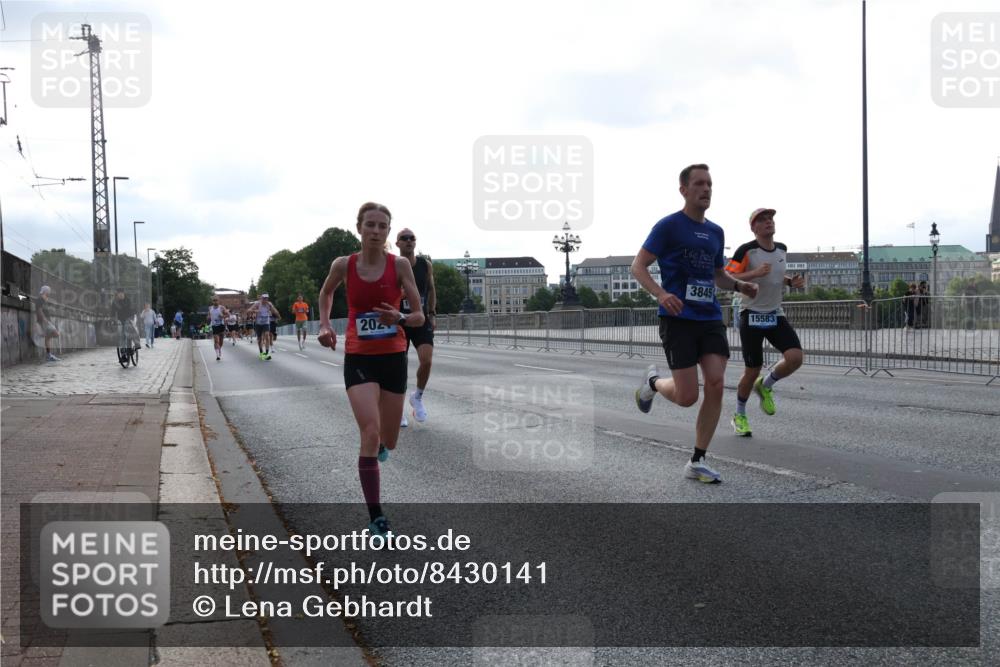 29.06.2025 - hella hamburg halbmarathon Lena Gebhardt http://msf.ph/oto/8430141 29.06.2025 09:44:37 Lombardsbrücke 202, 3845, 15583, 1065, 1122, 2021, 2879, 3075, 3845, 3968, 4678, 5344, 5367, 7231, 7349, 7793, 8473, 8731, 8975, 9079, 10106, 10156, 10173, 10655, 10790, 11877, 12287, 12337, 12369, 13779, 13956, 14828, 15268, 15576, 15583, 15655, 15880, 16118, 16377, 16736, 17258, 17354, 18567, 18699, 19114 meine-sportfotos.de