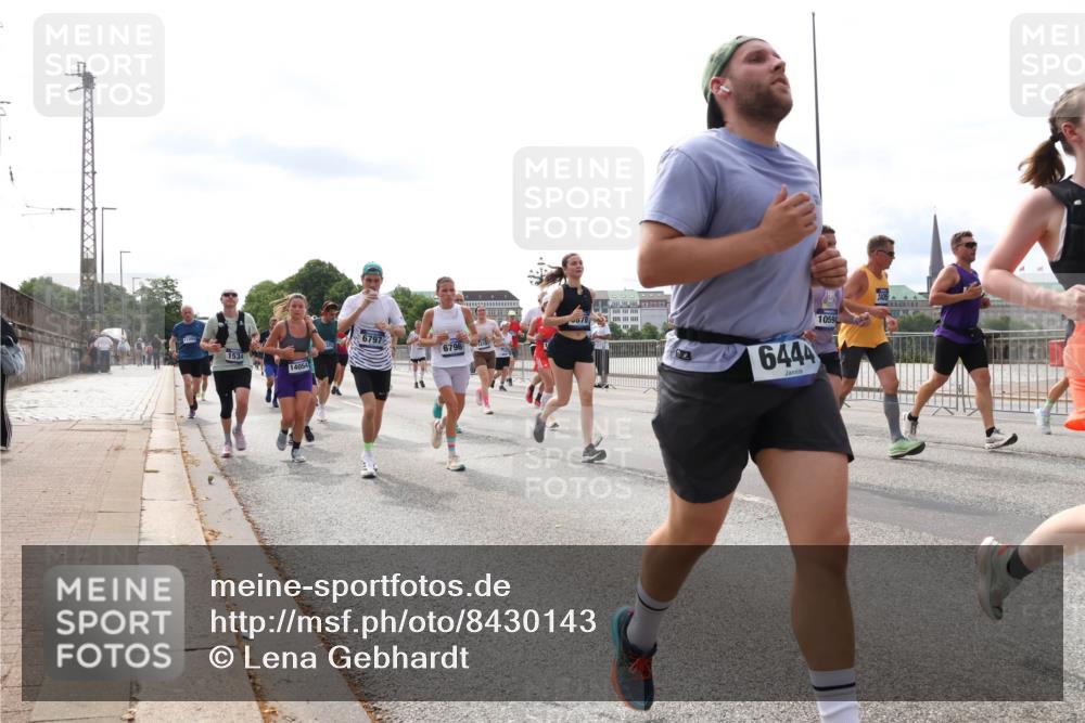 29.06.2025 - hella hamburg halbmarathon Lena Gebhardt http://msf.ph/oto/8430143 29.06.2025 10:19:49 Lombardsbrücke 1534, 14054, 6797, 6796, 6, 8, 6444, 10594, 2405, 1110, 1115, 1145, 1154, 1332, 1534, 1708, 2017, 2064, 2357, 2405, 2441, 2795, 2812, 2895, 2918, 2993, 2995, 3278, 3446, 3678, 4108, 4110, 4170, 4539, 4562, 4570, 4722, 4979, 5035, 5123, 5251, 5397, 5449, 5849, 5878, 6444, 6796, 6797, 6872, 6874, 6939, 7137, 7143, 7248, 7249, 7519, 7808, 7836, 7917, 8146, 8387, 8427, 8537, 8575, 8738, 9856, 10349, 10540, 10550, 10594, 10622, 10701, 11028, 11036 meine-sportfotos.de