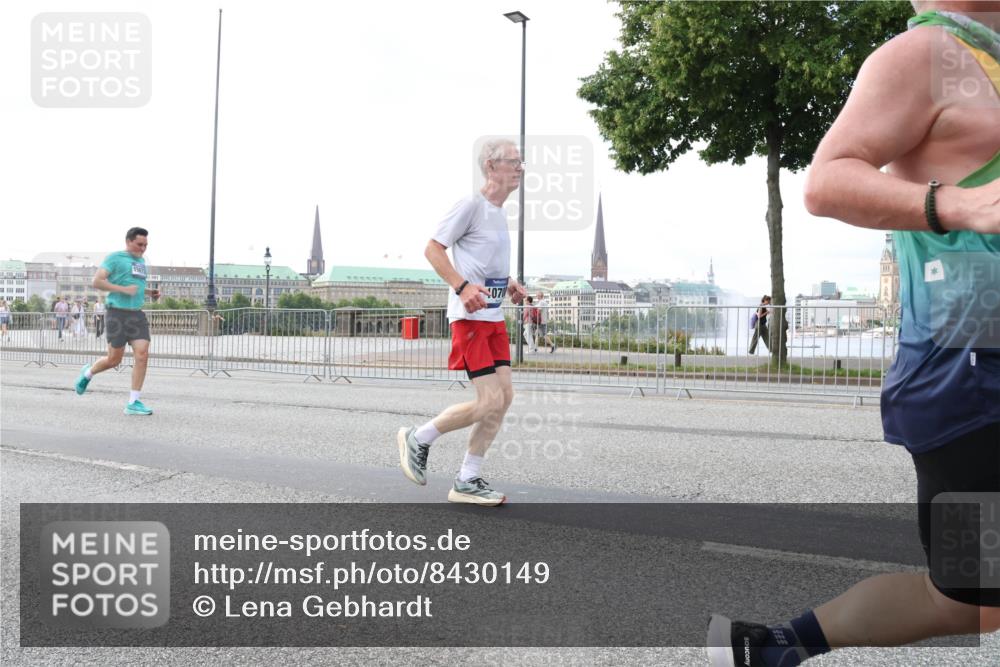 29.06.2025 - hella hamburg halbmarathon Lena Gebhardt http://msf.ph/oto/8430149 29.06.2025 10:07:27 Lombardsbrücke 15673, 070, 1173, 1893, 2032, 2136, 2190, 3922, 4262, 4502, 4550, 5242, 5899, 6196, 6517, 6518, 6707, 6713, 6715, 6833, 7019, 7503, 8744, 9338, 9967, 10212, 10700, 11758, 12378, 12550, 15051, 15673, 16241, 17062, 17895, 18218, 18316, 18721, 19134 meine-sportfotos.de
