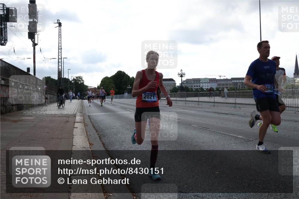 29.06.2025 - hella hamburg halbmarathon Lena Gebhardt http://msf.ph/oto/8430151 29.06.2025 09:44:38 Lombardsbrücke 2021, 845, 583, 1065, 2021, 2879, 3075, 3845, 3968, 4678, 5344, 5367, 7349, 7793, 8473, 8731, 8975, 9079, 10106, 10156, 10173, 10655, 10790, 11877, 12287, 12337, 12369, 13779, 13956, 14828, 15268, 15576, 15583, 15655, 15880, 16118, 16377, 16736, 17258, 17354, 18567, 18699, 19114 meine-sportfotos.de
