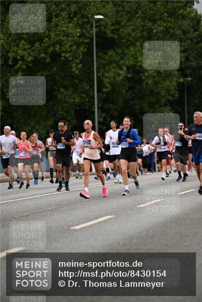 29.06.2025 - hella hamburg halbmarathon Dr. Thomas Lammeyer http://msf.ph/oto/8430154 29.06.2025 10:51:50 Kennedybrücke 1073, 1555, 1593, 1618, 2211, 2320, 2491, 2500, 2981, 4342, 5700, 5895, 7240, 8105, 8158, 9092, 9743, 9758, 10511, 10903, 11276, 11378 meine-sportfotos.de