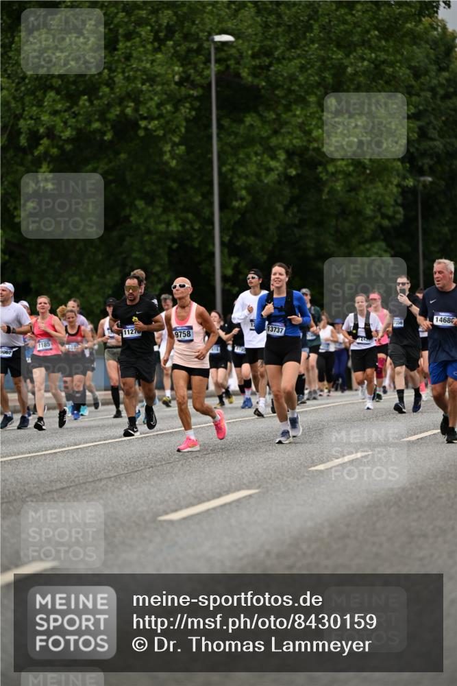 29.06.2025 - hella hamburg halbmarathon Dr. Thomas Lammeyer http://msf.ph/oto/8430159 29.06.2025 10:51:50 Kennedybrücke 1073, 1555, 1593, 1618, 2211, 2320, 2491, 2500, 2981, 4342, 5700, 5895, 7240, 8105, 8158, 9092, 9743, 9758, 10511, 10903, 11276, 11378 meine-sportfotos.de
