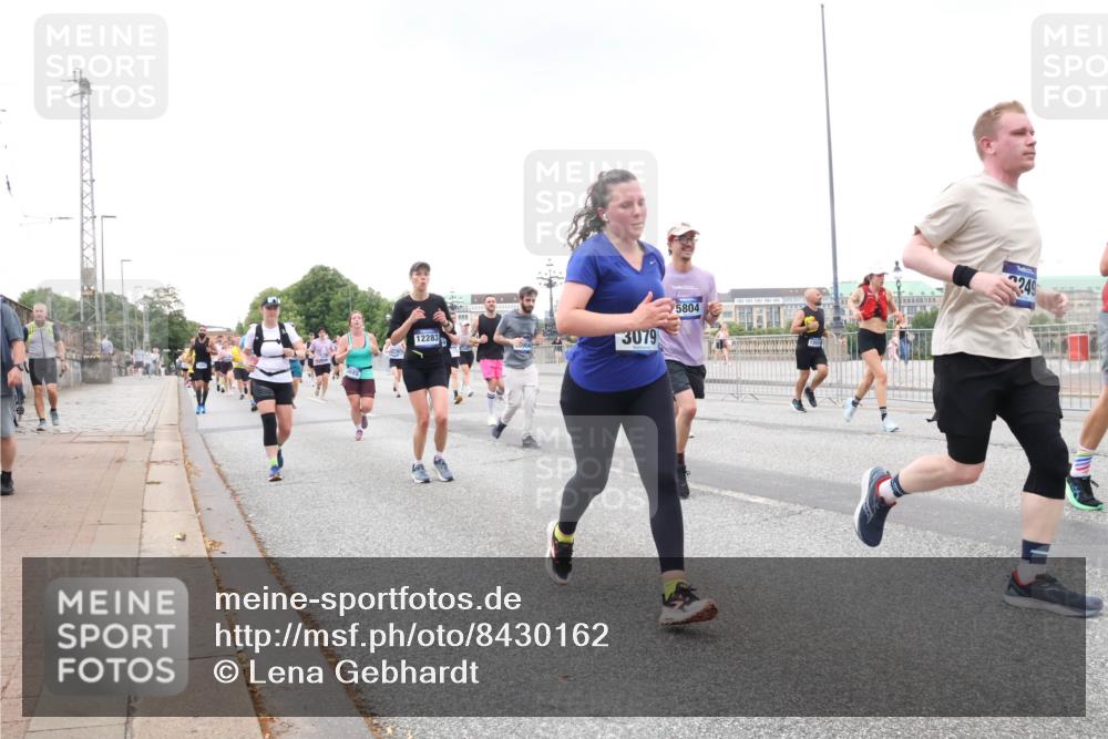 29.06.2025 - hella hamburg halbmarathon Lena Gebhardt http://msf.ph/oto/8430162 29.06.2025 10:54:09 Lombardsbrücke 12283, 3079, 5804, 249, 1017, 1263, 1687, 1744, 1753, 1762, 1779, 1789, 1822, 1949, 2079, 2372, 2600, 2761, 2854, 3055, 3079, 3187, 3188, 3249, 3364, 3465, 3467, 3557, 3857, 4323, 4685, 4720, 4801, 4838, 5157, 5309, 5430, 5514, 5804, 5817, 5856, 5898, 5933, 5964, 6039, 6192, 6273, 6468, 6583, 6987, 6988, 7039, 7498, 7614, 7670, 7874, 7946, 8801, 8803, 8867, 8924, 9130, 9138, 9203, 9503, 9572, 9771, 10207, 11354, 11390, 11785 meine-sportfotos.de