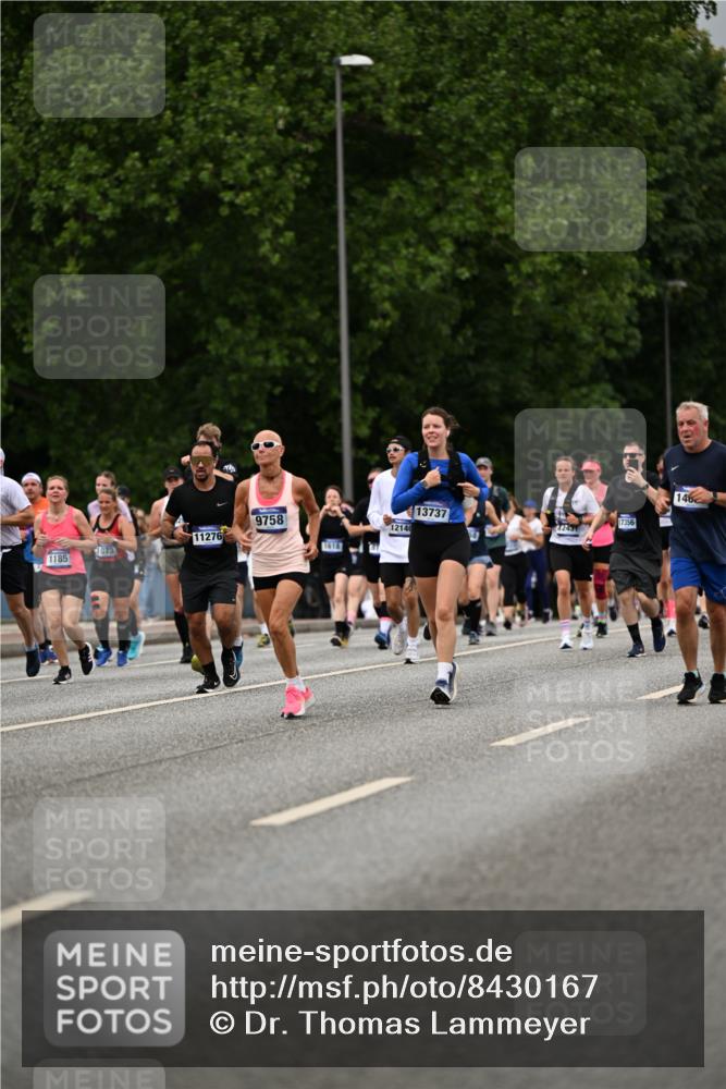 29.06.2025 - hella hamburg halbmarathon Dr. Thomas Lammeyer http://msf.ph/oto/8430167 29.06.2025 10:51:50 Kennedybrücke 1073, 1555, 1593, 1618, 2211, 2320, 2491, 2500, 2981, 4342, 5700, 5895, 7240, 8105, 8158, 9092, 9743, 9758, 10511, 10903, 11276, 11378 meine-sportfotos.de