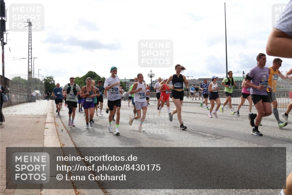 29.06.2025 - hella hamburg halbmarathon Lena Gebhardt http://msf.ph/oto/8430175 29.06.2025 10:19:49 Lombardsbrücke 1534, 14054, 6797, 679, 2405, 10594, 5878, 1110, 1115, 1145, 1154, 1332, 1534, 1708, 2017, 2064, 2357, 2405, 2441, 2795, 2812, 2895, 2918, 2993, 2995, 3278, 3446, 3678, 4108, 4110, 4170, 4539, 4562, 4570, 4722, 4979, 5035, 5123, 5251, 5397, 5449, 5849, 5878, 6444, 6796, 6797, 6872, 6874, 6939, 7137, 7143, 7248, 7249, 7519, 7808, 7836, 7917, 8146, 8387, 8427, 8537, 8575, 8738, 9856, 10349, 10540, 10550, 10594, 10622, 10701, 11028, 11036 meine-sportfotos.de