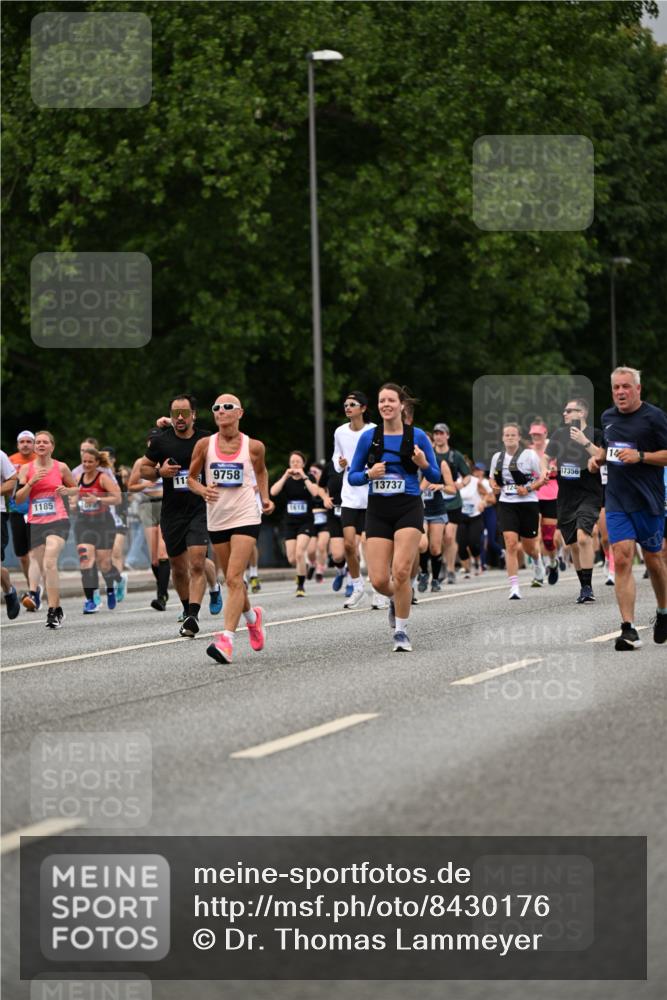 29.06.2025 - hella hamburg halbmarathon Dr. Thomas Lammeyer http://msf.ph/oto/8430176 29.06.2025 10:51:50 Kennedybrücke 1073, 1555, 1593, 1618, 2211, 2320, 2491, 2500, 2981, 4342, 5700, 5895, 7240, 8105, 8158, 9092, 9743, 9758, 10511, 10903, 11276, 11378 meine-sportfotos.de