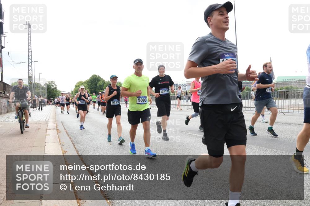 29.06.2025 - hella hamburg halbmarathon Lena Gebhardt http://msf.ph/oto/8430185 29.06.2025 10:44:00 Lombardsbrücke 12518, 46, 7489, 5293, 5890, 1023, 1026, 1095, 1306, 1310, 1400, 1459, 1519, 1802, 1804, 2073, 2186, 2692, 2733, 3065, 3288, 3390, 3596, 3597, 4627, 4636, 4866, 4898, 5001, 5127, 5192, 5201, 5214, 5293, 5730, 5731, 5890, 5902, 5905, 6036, 6096, 6226, 6334, 6895, 6971, 6973, 7197, 7205, 7206, 7326, 7489, 7504, 7610, 7818, 7842, 8000, 8058, 8504, 8591, 8763, 8870, 8957, 9073, 9510, 9704, 9831, 9879, 10097, 10200, 10202, 10223, 11955 meine-sportfotos.de