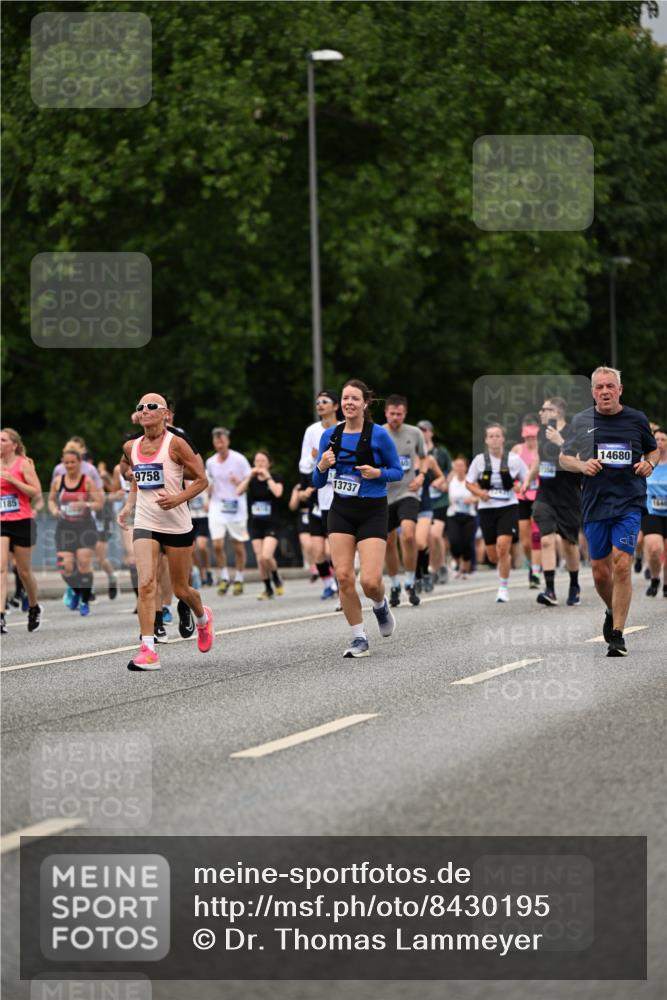29.06.2025 - hella hamburg halbmarathon Dr. Thomas Lammeyer http://msf.ph/oto/8430195 29.06.2025 10:51:51 Kennedybrücke 1073, 1555, 1593, 1618, 2211, 2320, 2491, 2500, 2981, 3679, 4239, 4342, 5700, 5895, 7240, 8105, 8158, 8270, 9092, 9743, 9758, 10511, 10658, 10903, 11276 meine-sportfotos.de
