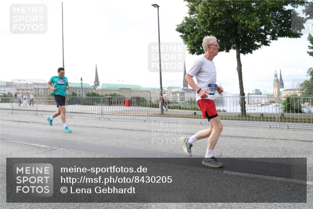 29.06.2025 - hella hamburg halbmarathon Lena Gebhardt http://msf.ph/oto/8430205 29.06.2025 10:07:27 Lombardsbrücke 15673, 1070, 1173, 1893, 2032, 2136, 2190, 3922, 4262, 4502, 4550, 5242, 5899, 6196, 6517, 6518, 6707, 6713, 6715, 6833, 7019, 7503, 8744, 9338, 9967, 10212, 10700, 11758, 12378, 12550, 15051, 15673, 16241, 17062, 17895, 18218, 18316, 18721, 19134 meine-sportfotos.de