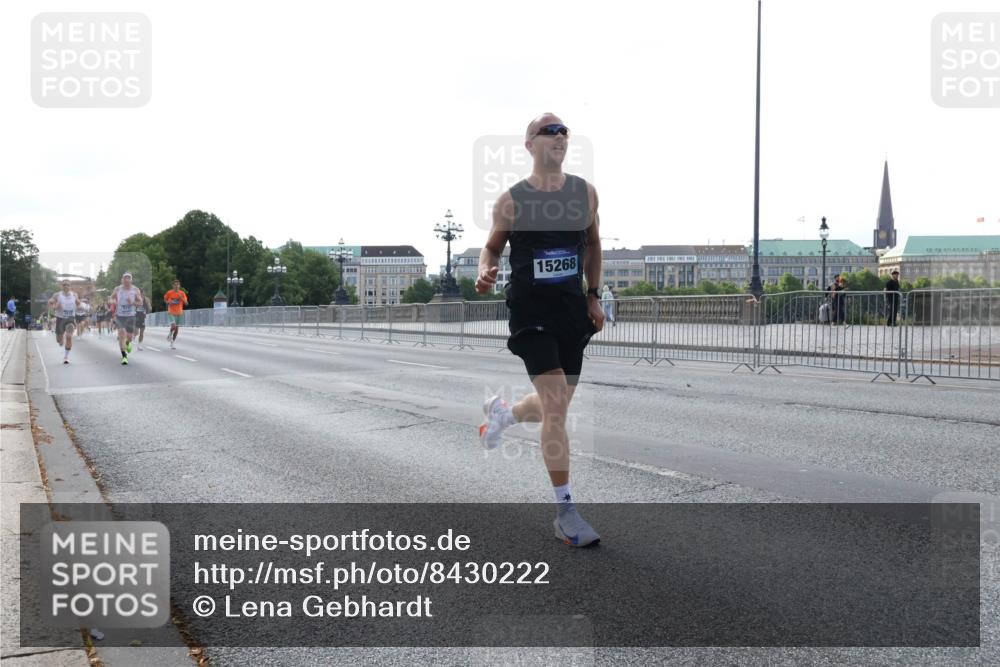 29.06.2025 - hella hamburg halbmarathon Lena Gebhardt http://msf.ph/oto/8430222 29.06.2025 09:44:39 Lombardsbrücke 15268, 1065, 2021, 2879, 3075, 3845, 3968, 4678, 5344, 5367, 7349, 7793, 8473, 8731, 8975, 9079, 10106, 10156, 10173, 10655, 10790, 11877, 12287, 12337, 12369, 13779, 13838, 13956, 14828, 15268, 15576, 15583, 15655, 15880, 16118, 16377, 16508, 16736, 17258, 17354, 18567, 18699, 19114 meine-sportfotos.de
