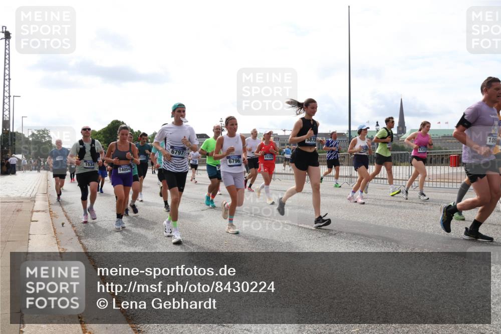 29.06.2025 - hella hamburg halbmarathon Lena Gebhardt http://msf.ph/oto/8430224 29.06.2025 10:19:50 Lombardsbrücke 1534, 14054, 6797, 10, 1110, 1115, 1145, 1154, 1332, 1534, 1708, 2017, 2064, 2357, 2405, 2441, 2795, 2895, 2918, 2993, 2995, 3278, 3446, 3678, 4108, 4110, 4170, 4539, 4562, 4570, 4737, 4979, 5035, 5123, 5251, 5397, 5449, 5849, 5878, 6444, 6796, 6797, 6872, 6874, 6939, 7137, 7143, 7248, 7249, 7519, 7808, 7836, 7917, 8146, 8387, 8427, 8537, 8575, 8738, 9196, 9856, 10349, 10540, 10550, 10594, 10622, 10701, 11028, 11036 meine-sportfotos.de