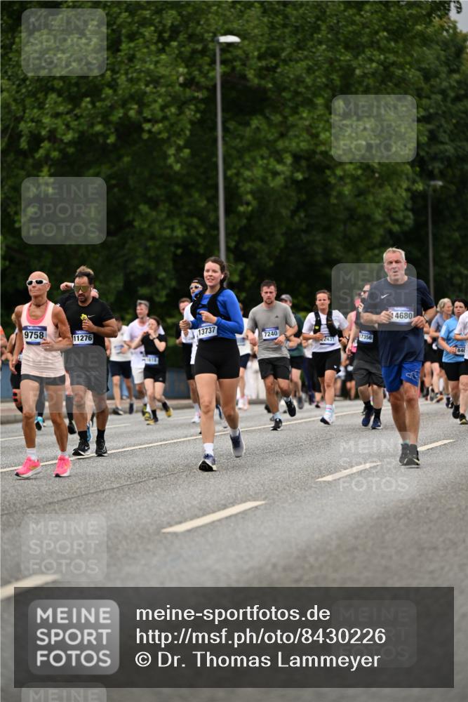 29.06.2025 - hella hamburg halbmarathon Dr. Thomas Lammeyer http://msf.ph/oto/8430226 29.06.2025 10:51:51 Kennedybrücke 1073, 1555, 1593, 1618, 2211, 2320, 2491, 2500, 2981, 3679, 4239, 4342, 5700, 5895, 7240, 8105, 8158, 8270, 9092, 9743, 9758, 10511, 10658, 10903, 11276 meine-sportfotos.de