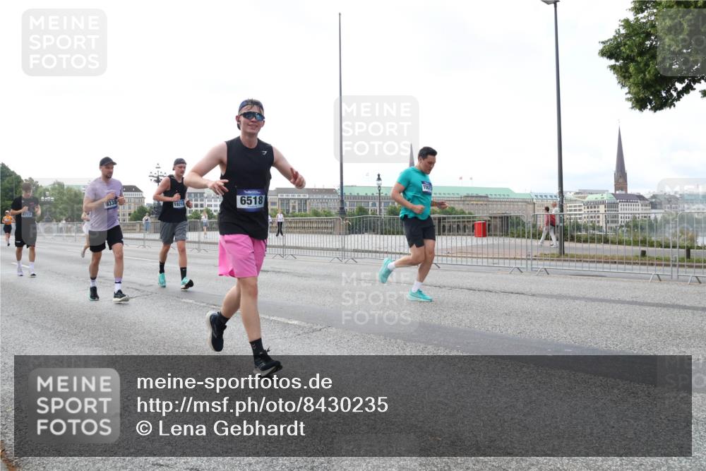 29.06.2025 - hella hamburg halbmarathon Lena Gebhardt http://msf.ph/oto/8430235 29.06.2025 10:07:28 Lombardsbrücke 6713, 9338, 18218, 15673, 6518, 1173, 1893, 2032, 2136, 2190, 3922, 4262, 4502, 4550, 5242, 5899, 6196, 6517, 6518, 6707, 6713, 6715, 6833, 7019, 7503, 7760, 8744, 9338, 9967, 10212, 10700, 11114, 11394, 11641, 11758, 12378, 12550, 15051, 15673, 16241, 17062, 17895, 18218, 18316, 18721, 19134 meine-sportfotos.de