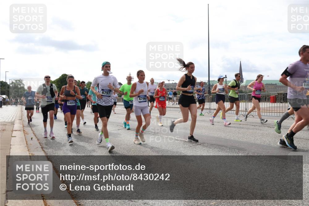 29.06.2025 - hella hamburg halbmarathon Lena Gebhardt http://msf.ph/oto/8430242 29.06.2025 10:19:50 Lombardsbrücke 11999, 1534, 14054, 3371, 6797, 6796, 15323, 7248, 1055, 1110, 1115, 1145, 1154, 1332, 1534, 1708, 2017, 2064, 2357, 2405, 2441, 2795, 2895, 2918, 2993, 2995, 3278, 3446, 3678, 4108, 4110, 4170, 4539, 4562, 4570, 4737, 4979, 5035, 5123, 5251, 5397, 5449, 5849, 5878, 6444, 6796, 6797, 6872, 6874, 6939, 7137, 7143, 7248, 7249, 7519, 7808, 7836, 7917, 8146, 8387, 8427, 8537, 8575, 8738, 9196, 9856, 10349, 10540, 10550, 10594, 10622, 10701, 11028, 11036 meine-sportfotos.de
