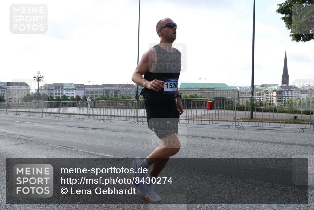 29.06.2025 - hella hamburg halbmarathon Lena Gebhardt http://msf.ph/oto/8430274 29.06.2025 09:44:39 Lombardsbrücke 1526, 1065, 2021, 2879, 3075, 3845, 3968, 4678, 5344, 5367, 7349, 7793, 8473, 8731, 8975, 9079, 10106, 10156, 10173, 10655, 10790, 11877, 12287, 12337, 12369, 13779, 13838, 13956, 14828, 15268, 15576, 15583, 15655, 15880, 16118, 16377, 16508, 16736, 17258, 17354, 18567, 18699, 19114 meine-sportfotos.de