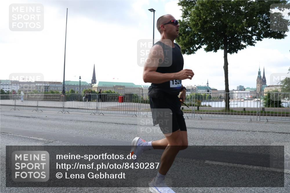 29.06.2025 - hella hamburg halbmarathon Lena Gebhardt http://msf.ph/oto/8430287 29.06.2025 09:44:39 Lombardsbrücke 1520, 1065, 2021, 2879, 3075, 3845, 3968, 4678, 5344, 5367, 7349, 7793, 8473, 8731, 8975, 9079, 10106, 10156, 10173, 10655, 10790, 11877, 12287, 12337, 12369, 13779, 13838, 13956, 14828, 15268, 15576, 15583, 15655, 15880, 16118, 16377, 16508, 16736, 17258, 17354, 18567, 18699, 19114 meine-sportfotos.de