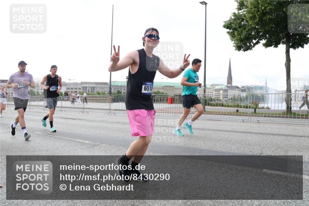 29.06.2025 - hella hamburg halbmarathon Lena Gebhardt http://msf.ph/oto/8430290 29.06.2025 10:07:28 Lombardsbrücke 933, 18218, 6518, 15672, 1173, 1893, 2032, 2136, 2190, 3922, 4262, 4502, 4550, 5242, 5899, 6196, 6517, 6518, 6707, 6713, 6715, 6833, 7019, 7503, 7760, 8744, 9338, 9967, 10212, 10700, 11114, 11394, 11641, 11758, 12378, 12550, 15051, 15673, 16241, 17062, 17895, 18218, 18316, 18721, 19134 meine-sportfotos.de