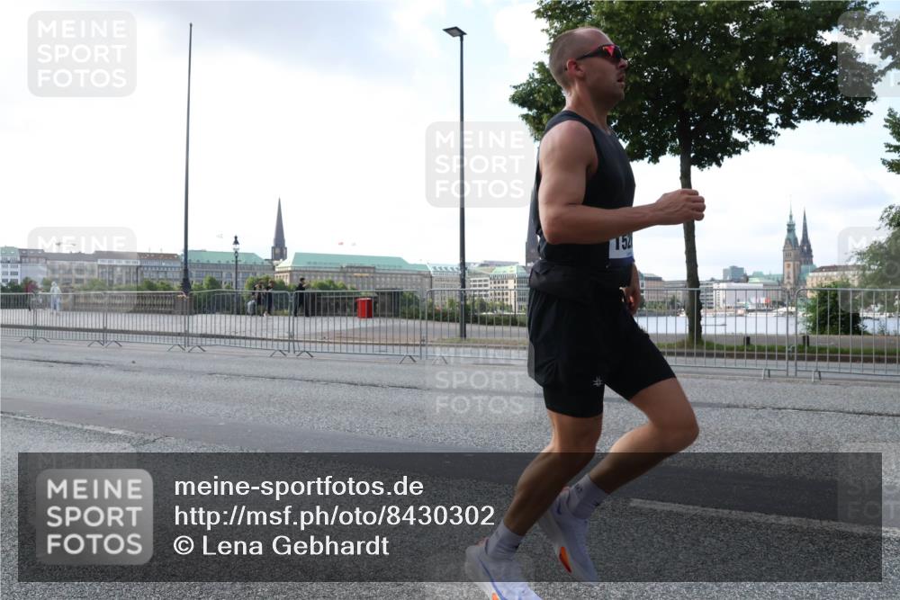 29.06.2025 - hella hamburg halbmarathon Lena Gebhardt http://msf.ph/oto/8430302 29.06.2025 09:44:39 Lombardsbrücke 15, 1065, 2021, 2879, 3075, 3845, 3968, 4678, 5344, 5367, 7349, 7793, 8473, 8731, 8975, 9079, 10106, 10156, 10173, 10655, 10790, 11877, 12287, 12337, 12369, 13779, 13838, 13956, 14828, 15268, 15576, 15583, 15655, 15880, 16118, 16377, 16508, 16736, 17258, 17354, 18567, 18699, 19114 meine-sportfotos.de