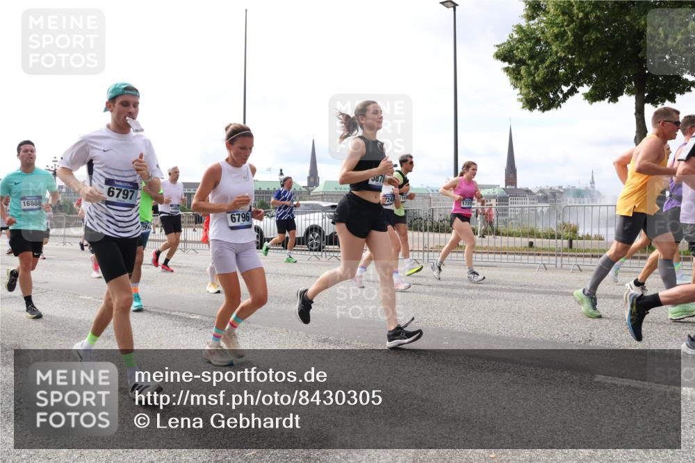 29.06.2025 - hella hamburg halbmarathon Lena Gebhardt http://msf.ph/oto/8430305 29.06.2025 10:19:50 Lombardsbrücke 6797, 16886, 6796, 878, 7248, 10, 17311, 1110, 1115, 1145, 1154, 1332, 1534, 1708, 2017, 2064, 2357, 2405, 2441, 2795, 2895, 2918, 2993, 2995, 3278, 3446, 3678, 4108, 4110, 4170, 4539, 4562, 4570, 4737, 4979, 5035, 5123, 5251, 5397, 5449, 5849, 5878, 6444, 6796, 6797, 6872, 6874, 6939, 7137, 7143, 7248, 7249, 7519, 7808, 7836, 7917, 8146, 8387, 8427, 8537, 8575, 8738, 9196, 9856, 10349, 10540, 10550, 10594, 10622, 10701, 11028, 11036 meine-sportfotos.de