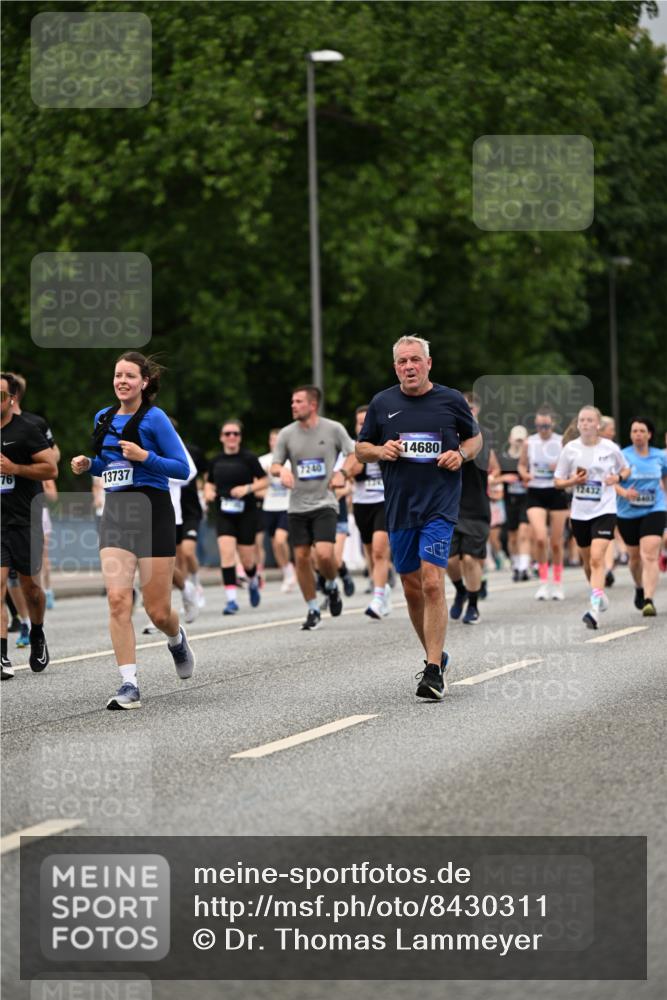 29.06.2025 - hella hamburg halbmarathon Dr. Thomas Lammeyer http://msf.ph/oto/8430311 29.06.2025 10:51:53 Kennedybrücke 1073, 1430, 1523, 1593, 1618, 2211, 2320, 2491, 2500, 2981, 3679, 4239, 4342, 5700, 5796, 5895, 7240, 8105, 8158, 8270, 9092, 9743, 9758, 10658, 10903, 11276 meine-sportfotos.de