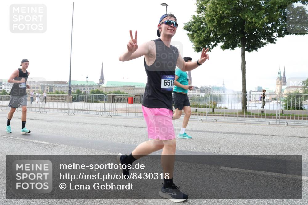 29.06.2025 - hella hamburg halbmarathon Lena Gebhardt http://msf.ph/oto/8430318 29.06.2025 10:07:28 Lombardsbrücke 18218, 6518, 1173, 1893, 2032, 2136, 2190, 3922, 4262, 4502, 4550, 5242, 5899, 6196, 6517, 6518, 6707, 6713, 6715, 6833, 7019, 7503, 7760, 8744, 9338, 9967, 10212, 10700, 11114, 11394, 11641, 11758, 12378, 12550, 15051, 15673, 16241, 17062, 17895, 18218, 18316, 18721, 19134 meine-sportfotos.de