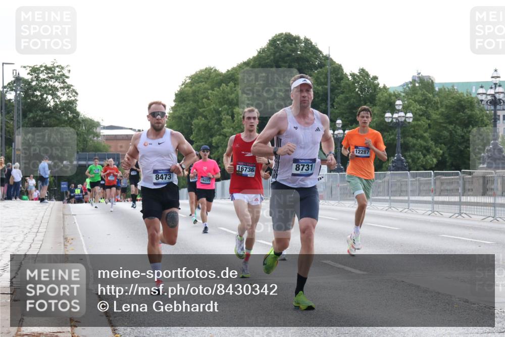 29.06.2025 - hella hamburg halbmarathon Lena Gebhardt http://msf.ph/oto/8430342 29.06.2025 09:44:41 Lombardsbrücke 2415, 3201, 8473, 16377, 16736, 8731, 12287, 1065, 1827, 2021, 2879, 3075, 3201, 3845, 3968, 4678, 5344, 5367, 7349, 7793, 8473, 8731, 8975, 9079, 10106, 10156, 10173, 10790, 10848, 11877, 12287, 12337, 12369, 13779, 13838, 13956, 14828, 15268, 15576, 15583, 15655, 15880, 16118, 16377, 16508, 16736, 17258, 17354, 18567, 18699, 19114 meine-sportfotos.de