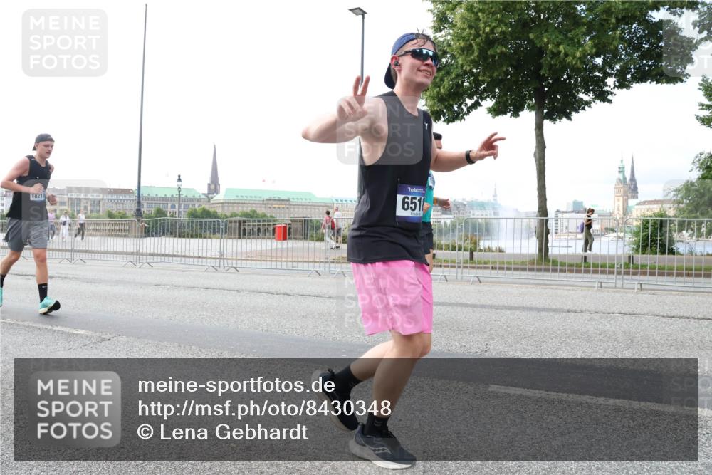 29.06.2025 - hella hamburg halbmarathon Lena Gebhardt http://msf.ph/oto/8430348 29.06.2025 10:07:28 Lombardsbrücke 18218, 651, 1173, 1893, 2032, 2136, 2190, 3922, 4262, 4502, 4550, 5242, 5899, 6196, 6517, 6518, 6707, 6713, 6715, 6833, 7019, 7503, 7760, 8744, 9338, 9967, 10212, 10700, 11114, 11394, 11641, 11758, 12378, 12550, 15051, 15673, 16241, 17062, 17895, 18218, 18316, 18721, 19134 meine-sportfotos.de