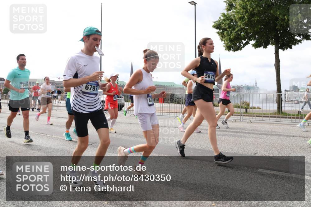 29.06.2025 - hella hamburg halbmarathon Lena Gebhardt http://msf.ph/oto/8430350 29.06.2025 10:19:51 Lombardsbrücke 16886, 141014, 6797, 5878, 1731, 1110, 1115, 1145, 1154, 1332, 1534, 1708, 2017, 2064, 2357, 2405, 2441, 2795, 2895, 2918, 2993, 2995, 3278, 3446, 3678, 4108, 4110, 4170, 4539, 4562, 4570, 4737, 4739, 4979, 5035, 5123, 5251, 5397, 5449, 5849, 5878, 6444, 6796, 6797, 6872, 6874, 6939, 7137, 7143, 7248, 7249, 7519, 7808, 7836, 7917, 8146, 8387, 8427, 8537, 8738, 9196, 9856, 10349, 10540, 10550, 10594, 10622, 10701, 11028, 11036 meine-sportfotos.de