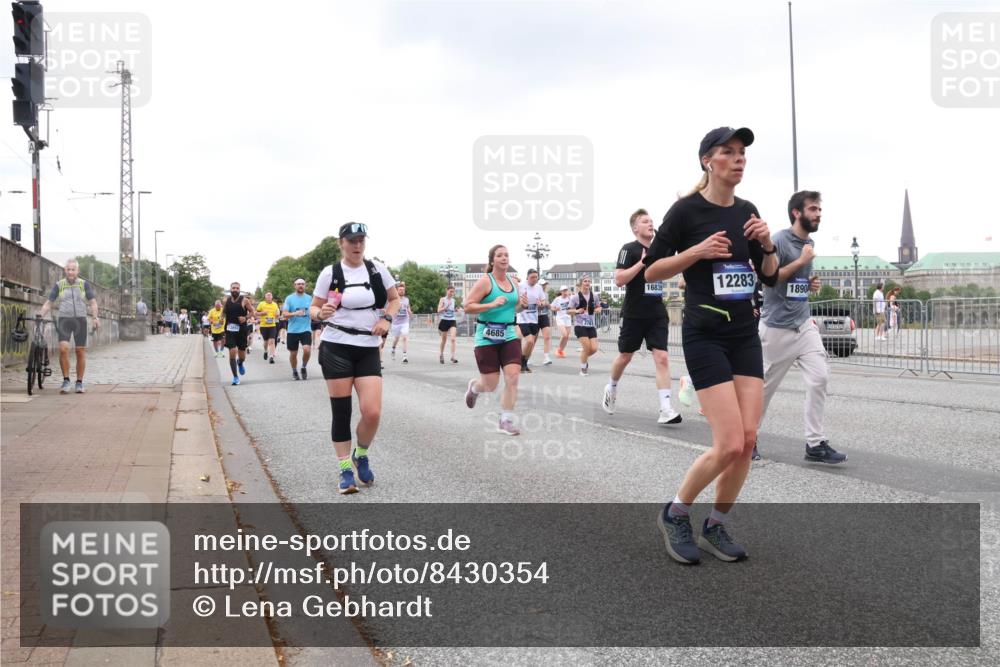 29.06.2025 - hella hamburg halbmarathon Lena Gebhardt http://msf.ph/oto/8430354 29.06.2025 10:54:11 Lombardsbrücke 4685, 16839, 12283, 1890, 1017, 1263, 1687, 1744, 1753, 1762, 1779, 1789, 1822, 1949, 2079, 2372, 2600, 2761, 2854, 3055, 3079, 3187, 3188, 3249, 3364, 3465, 3467, 3557, 3795, 3857, 4323, 4685, 4720, 4801, 4838, 4971, 5157, 5309, 5430, 5514, 5804, 5817, 5856, 5898, 5933, 5964, 6039, 6192, 6273, 6468, 6583, 6987, 6988, 7498, 7614, 7670, 7874, 7946, 8801, 8803, 8867, 8924, 9130, 9138, 9203, 9503, 9572, 9771, 10207, 11354, 11390, 11785 meine-sportfotos.de