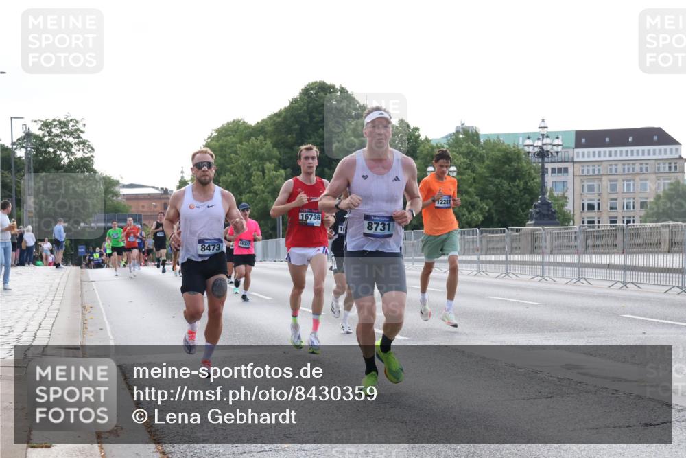 29.06.2025 - hella hamburg halbmarathon Lena Gebhardt http://msf.ph/oto/8430359 29.06.2025 09:44:41 Lombardsbrücke 16377, 8473, 16736, 8731, 12287, 1065, 1827, 2021, 2879, 3075, 3201, 3845, 3968, 4678, 5344, 5367, 7349, 7793, 8473, 8731, 8975, 9079, 10106, 10156, 10173, 10790, 10848, 11877, 12287, 12337, 12369, 13779, 13838, 13956, 14828, 15268, 15576, 15583, 15655, 15880, 16118, 16377, 16508, 16736, 17258, 17354, 18567, 18699, 19114 meine-sportfotos.de