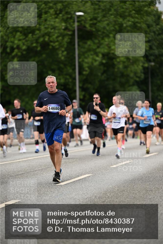 29.06.2025 - hella hamburg halbmarathon Dr. Thomas Lammeyer http://msf.ph/oto/8430387 29.06.2025 10:51:54 Kennedybrücke 1073, 1430, 1523, 1593, 1618, 2211, 2320, 2491, 2500, 2981, 3679, 4239, 4342, 5700, 5796, 5895, 7240, 8105, 8158, 8270, 9743, 9758, 10658, 10903, 11276 meine-sportfotos.de