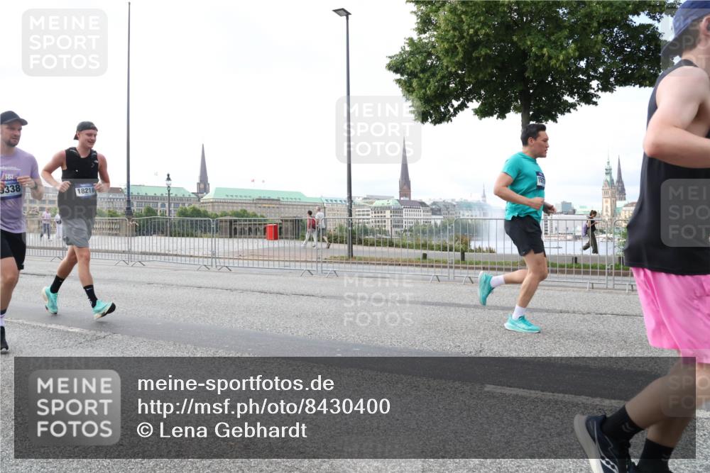29.06.2025 - hella hamburg halbmarathon Lena Gebhardt http://msf.ph/oto/8430400 29.06.2025 10:07:29 Lombardsbrücke 338, 18218, 1173, 1893, 2032, 2136, 2190, 3922, 4262, 4502, 4550, 5100, 5242, 5899, 6196, 6517, 6518, 6707, 6713, 6715, 6833, 7019, 7503, 7760, 9338, 9967, 10212, 10700, 10703, 11114, 11394, 11641, 11758, 12378, 12550, 15051, 15673, 16241, 16539, 17062, 17895, 18218, 18270, 18316, 18721, 19134 meine-sportfotos.de