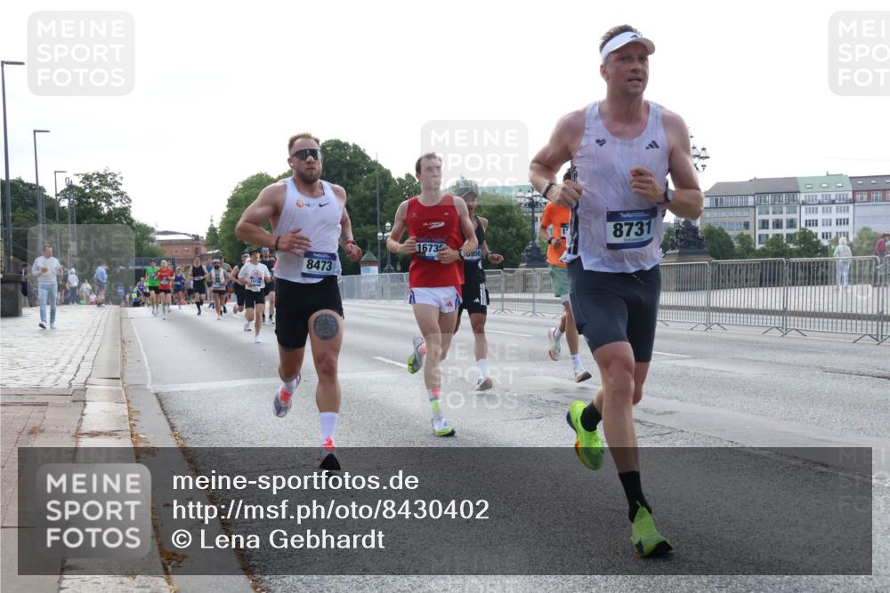 29.06.2025 - hella hamburg halbmarathon Lena Gebhardt http://msf.ph/oto/8430402 29.06.2025 09:44:43 Lombardsbrücke 8473, 1673, 956, 8731, 2, 1065, 1827, 2021, 2879, 3075, 3201, 3845, 3968, 4678, 5269, 5344, 5367, 6619, 7349, 8473, 8731, 8975, 9079, 10106, 10156, 10173, 10790, 10848, 11877, 12287, 12337, 12369, 13779, 13838, 13956, 14164, 14828, 15268, 15576, 15583, 15655, 15880, 16118, 16377, 16508, 16736, 17258, 17354, 18567, 18699, 19114 meine-sportfotos.de