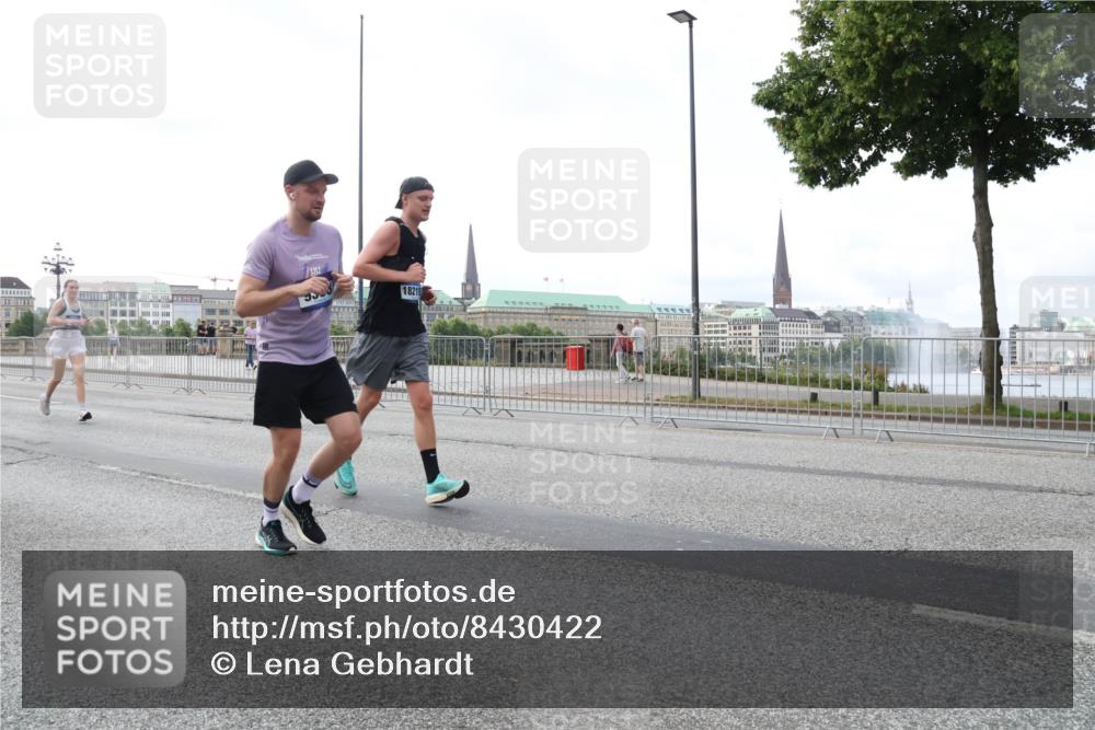 29.06.2025 - hella hamburg halbmarathon Lena Gebhardt http://msf.ph/oto/8430422 29.06.2025 10:07:29 Lombardsbrücke 18218, 1173, 1893, 2032, 2136, 2190, 3922, 4262, 4502, 4550, 5100, 5242, 5899, 6196, 6517, 6518, 6707, 6713, 6715, 6833, 7019, 7503, 7760, 9338, 9967, 10212, 10700, 10703, 11114, 11394, 11641, 11758, 12378, 12550, 15051, 15673, 16241, 16539, 17062, 17895, 18218, 18270, 18316, 18721, 19134 meine-sportfotos.de