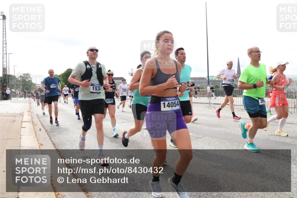 29.06.2025 - hella hamburg halbmarathon Lena Gebhardt http://msf.ph/oto/8430432 29.06.2025 10:19:51 Lombardsbrücke 7917, 11999, 1261, 1534, 18755, 14054, 14953, 29, 1110, 1115, 1145, 1154, 1332, 1534, 1708, 2017, 2064, 2357, 2405, 2441, 2795, 2895, 2918, 2993, 2995, 3278, 3446, 3678, 4108, 4110, 4170, 4539, 4562, 4570, 4737, 4739, 4979, 5035, 5123, 5251, 5397, 5449, 5849, 5878, 6444, 6796, 6797, 6872, 6874, 6939, 7137, 7143, 7248, 7249, 7519, 7808, 7836, 7917, 8146, 8387, 8427, 8537, 8738, 9196, 9856, 10349, 10540, 10550, 10594, 10622, 10701, 11028, 11036 meine-sportfotos.de