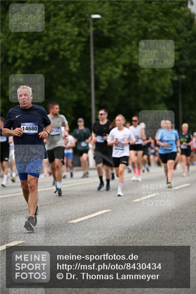 29.06.2025 - hella hamburg halbmarathon Dr. Thomas Lammeyer http://msf.ph/oto/8430434 29.06.2025 10:51:55 Kennedybrücke 1073, 1430, 1523, 1593, 1618, 2211, 2320, 2491, 2500, 2981, 3679, 4239, 4342, 5700, 5796, 7240, 8105, 8158, 8270, 9743, 9758, 10658, 10903, 11276 meine-sportfotos.de