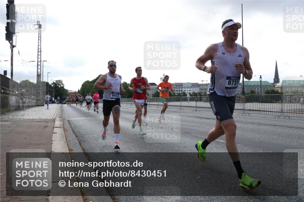 29.06.2025 - hella hamburg halbmarathon Lena Gebhardt http://msf.ph/oto/8430451 29.06.2025 09:44:43 Lombardsbrücke 8473, 16736, 12287, 8731, 1065, 1827, 2021, 2879, 3075, 3201, 3845, 3968, 4678, 5269, 5344, 5367, 6619, 7349, 8473, 8731, 8975, 9079, 10106, 10156, 10173, 10790, 10848, 11877, 12287, 12337, 12369, 13779, 13838, 13956, 14164, 14828, 15268, 15576, 15583, 15655, 15880, 16118, 16377, 16508, 16736, 17258, 17354, 18567, 18699, 19114 meine-sportfotos.de