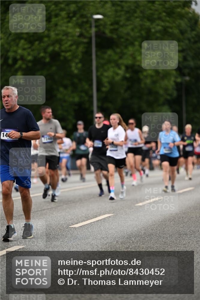 29.06.2025 - hella hamburg halbmarathon Dr. Thomas Lammeyer http://msf.ph/oto/8430452 29.06.2025 10:51:55 Kennedybrücke 1073, 1430, 1523, 1593, 1618, 2211, 2320, 2491, 2500, 2981, 3679, 4239, 4342, 5700, 5796, 7240, 8105, 8158, 8270, 9743, 9758, 10658, 10903, 11276 meine-sportfotos.de