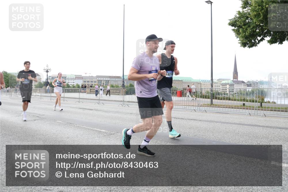 29.06.2025 - hella hamburg halbmarathon Lena Gebhardt http://msf.ph/oto/8430463 29.06.2025 10:07:29 Lombardsbrücke 0713, 18218, 1173, 1893, 2032, 2136, 2190, 3922, 4262, 4502, 4550, 5100, 5242, 5899, 6196, 6517, 6518, 6707, 6713, 6715, 6833, 7019, 7503, 7760, 9338, 9967, 10212, 10700, 10703, 11114, 11394, 11641, 11758, 12378, 12550, 15051, 15673, 16241, 16539, 17062, 17895, 18218, 18270, 18316, 18721, 19134 meine-sportfotos.de