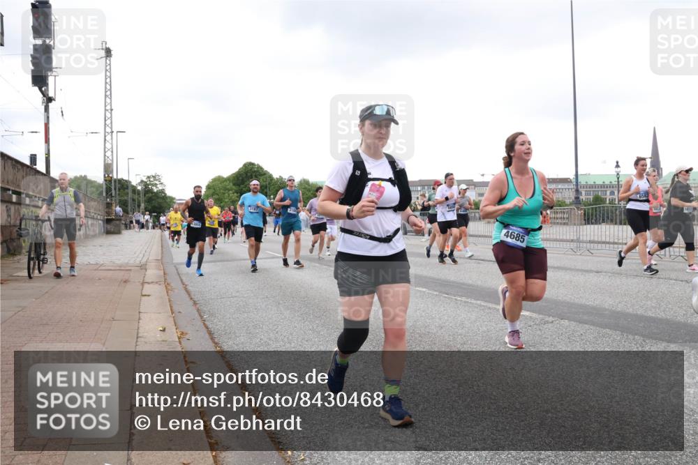 29.06.2025 - hella hamburg halbmarathon Lena Gebhardt http://msf.ph/oto/8430468 29.06.2025 10:54:12 Lombardsbrücke 3850, 318, 4685, 14171, 1017, 1263, 1687, 1744, 1753, 1762, 1779, 1789, 1822, 1949, 2079, 2372, 2532, 2600, 2761, 2854, 3055, 3079, 3187, 3188, 3249, 3364, 3465, 3467, 3557, 3761, 3795, 3857, 4323, 4685, 4720, 4801, 4838, 4971, 5157, 5309, 5430, 5514, 5804, 5817, 5856, 5898, 5933, 5964, 6023, 6039, 6192, 6273, 6468, 6583, 6987, 6988, 7498, 7614, 7670, 7874, 7946, 8801, 8803, 8867, 8924, 9130, 9138, 9203, 9503, 9572, 10207, 11354, 11390, 11785 meine-sportfotos.de