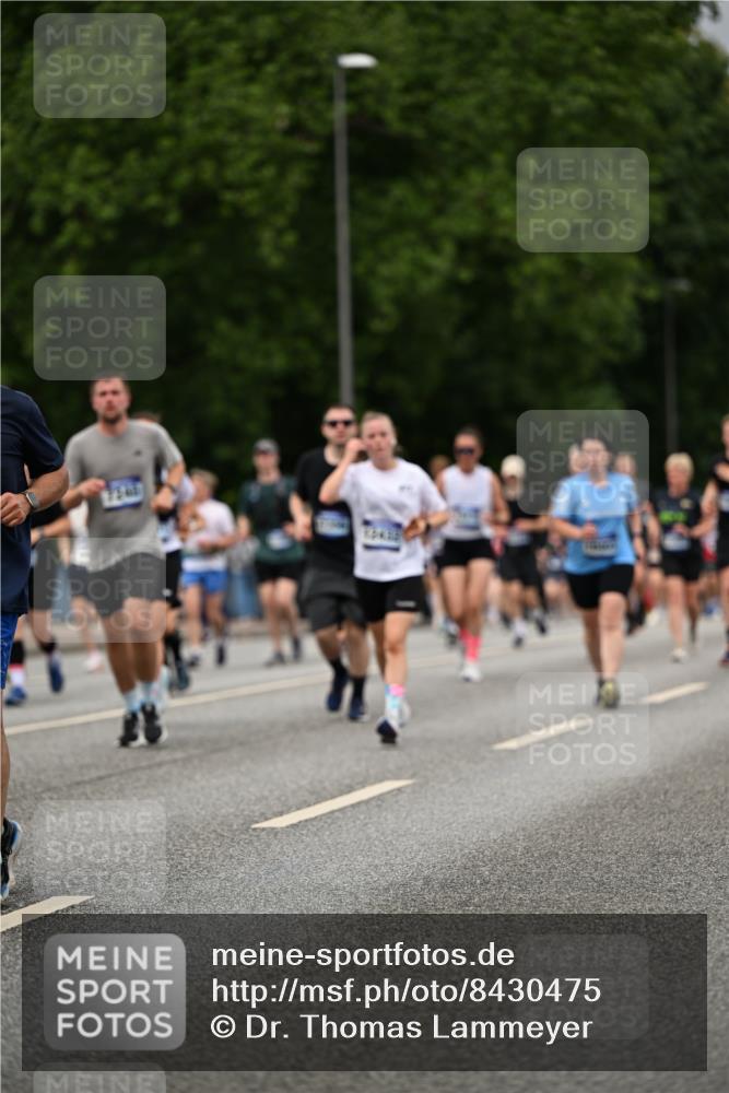 29.06.2025 - hella hamburg halbmarathon Dr. Thomas Lammeyer http://msf.ph/oto/8430475 29.06.2025 10:51:56 Kennedybrücke 1073, 1430, 1523, 1593, 1618, 2211, 2320, 2491, 2500, 2981, 3679, 4239, 4342, 5700, 5796, 7240, 8105, 8158, 8270, 9743, 9758, 10658, 10903, 11276 meine-sportfotos.de