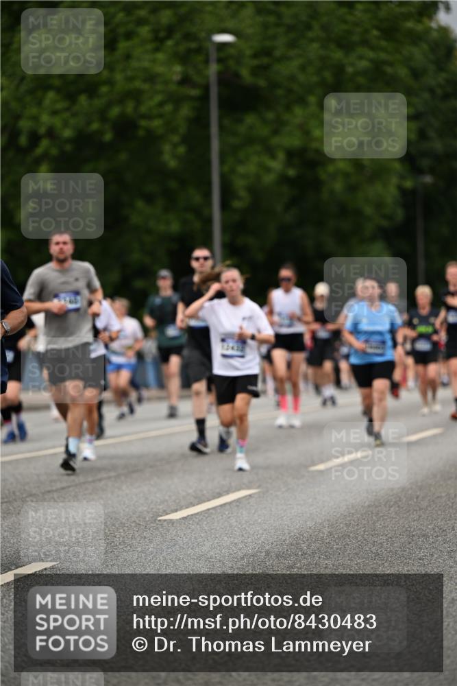 29.06.2025 - hella hamburg halbmarathon Dr. Thomas Lammeyer http://msf.ph/oto/8430483 29.06.2025 10:51:56 Kennedybrücke 1073, 1430, 1523, 1593, 1618, 2211, 2320, 2491, 2500, 2981, 3679, 4239, 4342, 5700, 5796, 7240, 8105, 8158, 8270, 9743, 9758, 10658, 10903, 11276 meine-sportfotos.de