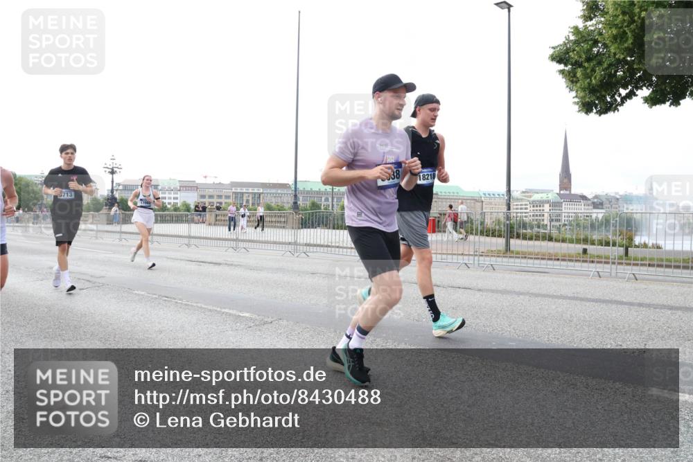 29.06.2025 - hella hamburg halbmarathon Lena Gebhardt http://msf.ph/oto/8430488 29.06.2025 10:07:30 Lombardsbrücke 713, 38, 18218, 1173, 1893, 2032, 2136, 2190, 3922, 4262, 4502, 4550, 5100, 5242, 5899, 6196, 6517, 6518, 6707, 6713, 6715, 6833, 6918, 7019, 7503, 7760, 9338, 9967, 10212, 10700, 10703, 11114, 11394, 11641, 11758, 12378, 12550, 15051, 15673, 16241, 16539, 17062, 17895, 18218, 18270, 18316, 18721, 19134 meine-sportfotos.de