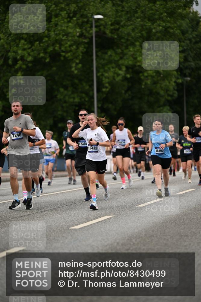 29.06.2025 - hella hamburg halbmarathon Dr. Thomas Lammeyer http://msf.ph/oto/8430499 29.06.2025 10:51:56 Kennedybrücke 1073, 1430, 1523, 1593, 1618, 2211, 2320, 2491, 2500, 2981, 3679, 4239, 4342, 5700, 5796, 7240, 8105, 8158, 8270, 9743, 9758, 10658, 10903, 11276 meine-sportfotos.de