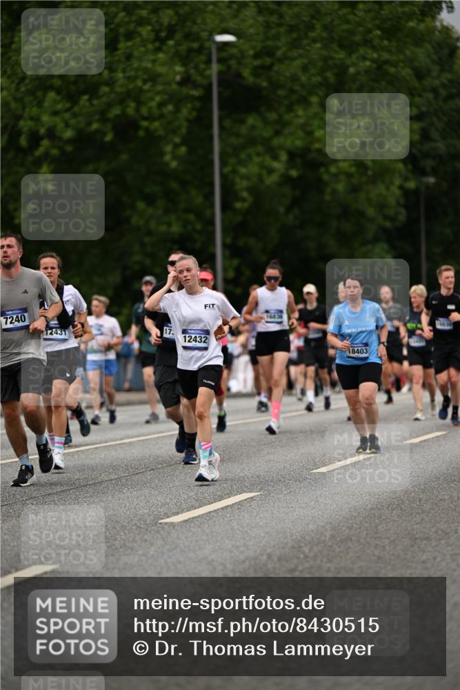 29.06.2025 - hella hamburg halbmarathon Dr. Thomas Lammeyer http://msf.ph/oto/8430515 29.06.2025 10:51:56 Kennedybrücke 1073, 1430, 1523, 1593, 1618, 2211, 2320, 2491, 2500, 2981, 3679, 4239, 4342, 5700, 5796, 7240, 8105, 8158, 8270, 9743, 9758, 10658, 10903, 11276 meine-sportfotos.de